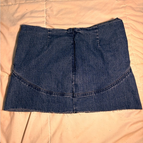VINTAGE DENIM MINI SKIRT 🥹 - Picture 2 of 3